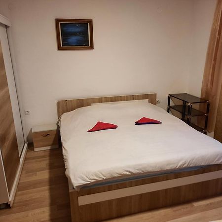 Travel Hostel - 400M From Bus Station Peć Zewnętrze zdjęcie